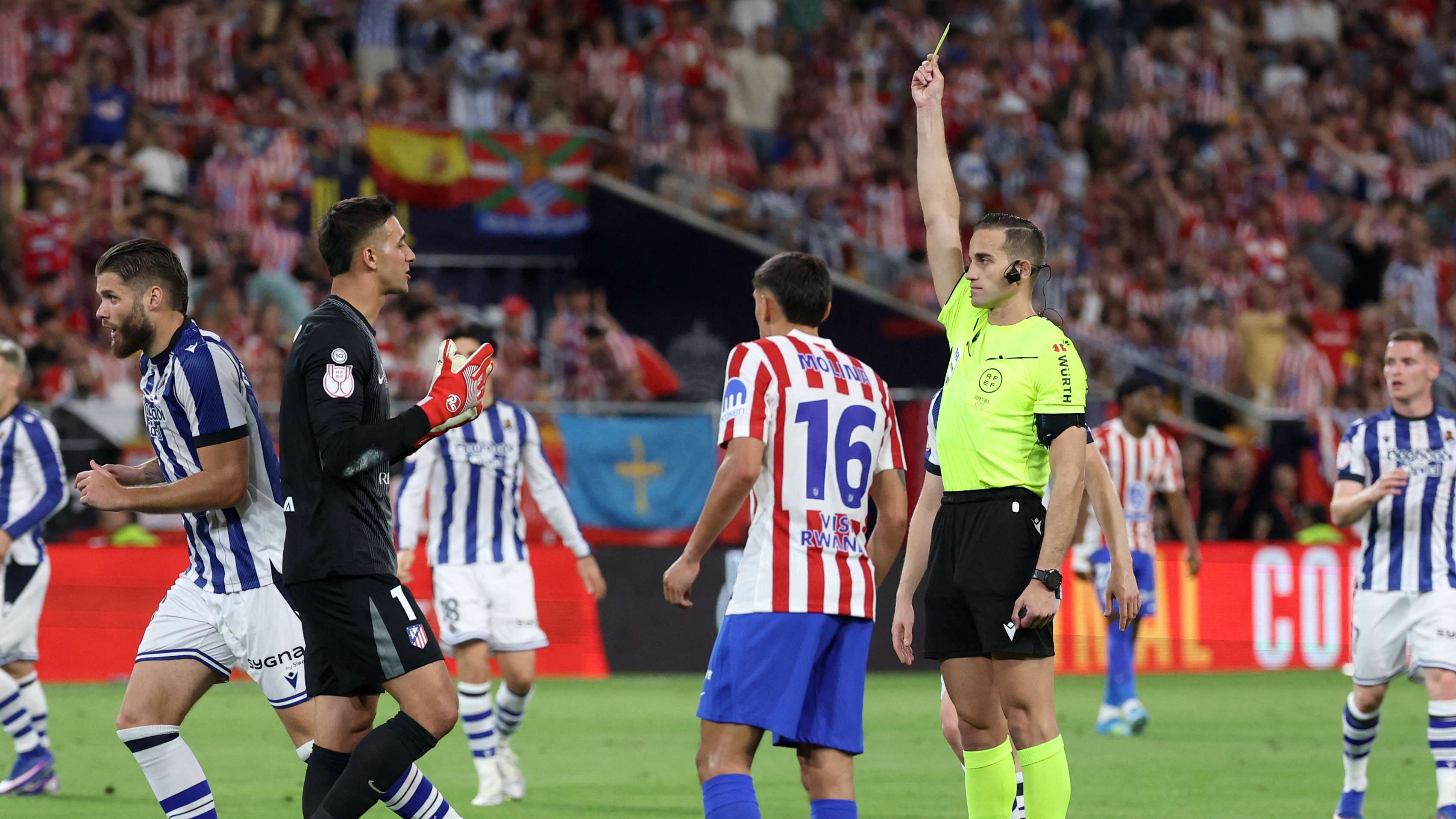 Worrying for Real Madrid: the frontrunner to referee the Clasico revealed  