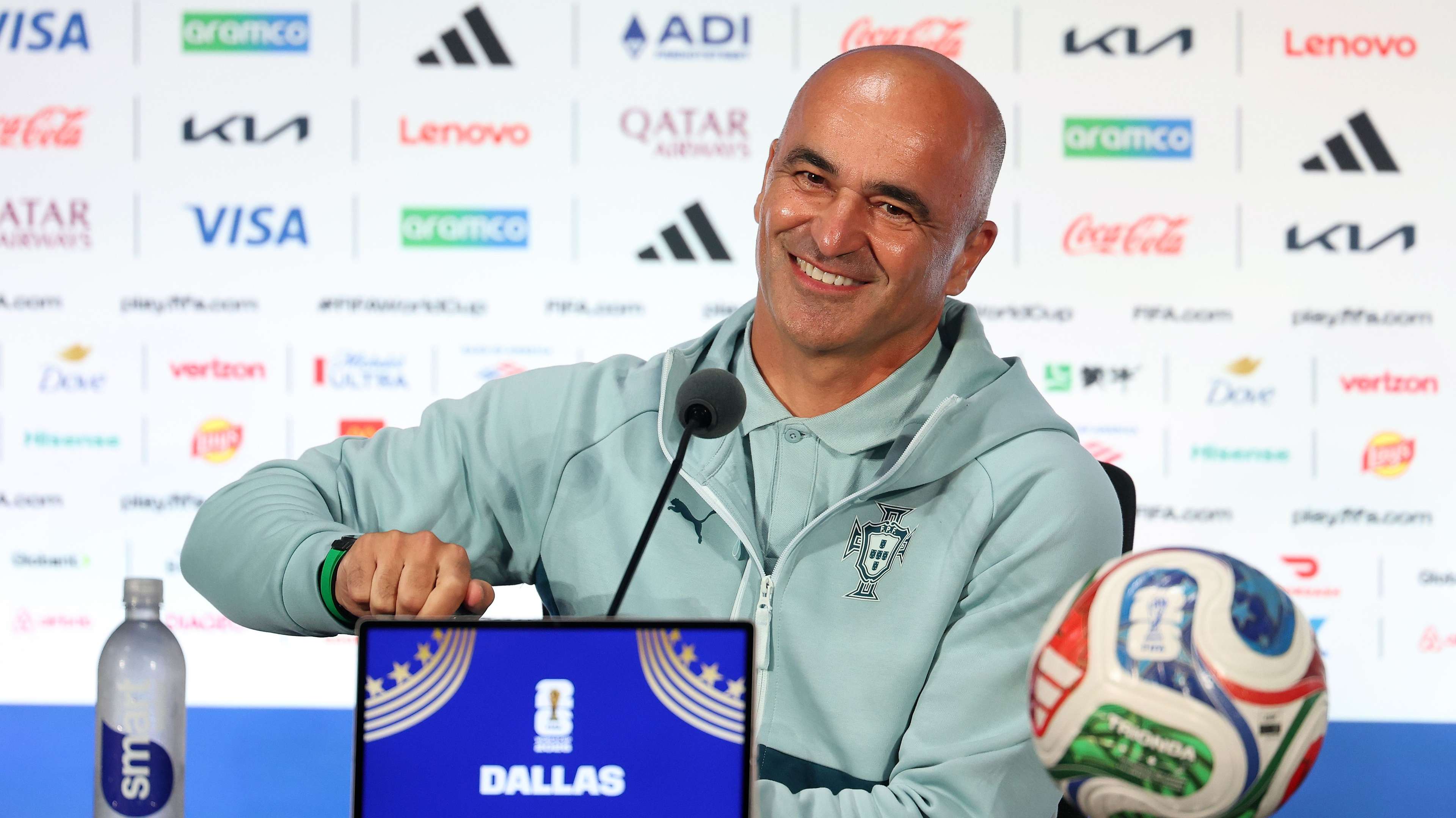 Surprise: an agreement with Roberto Martinez threatens Donis's future with the Saudi national team  