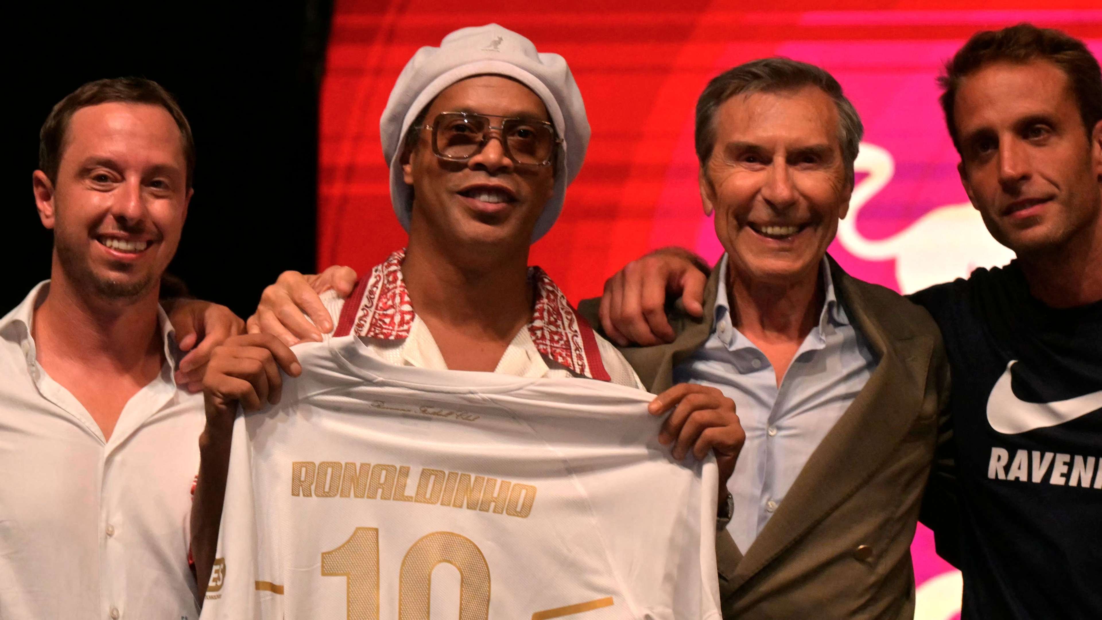 Ronaldinho announces the return of magic to the pitch: an anticipated appearance in an Italian derby  
