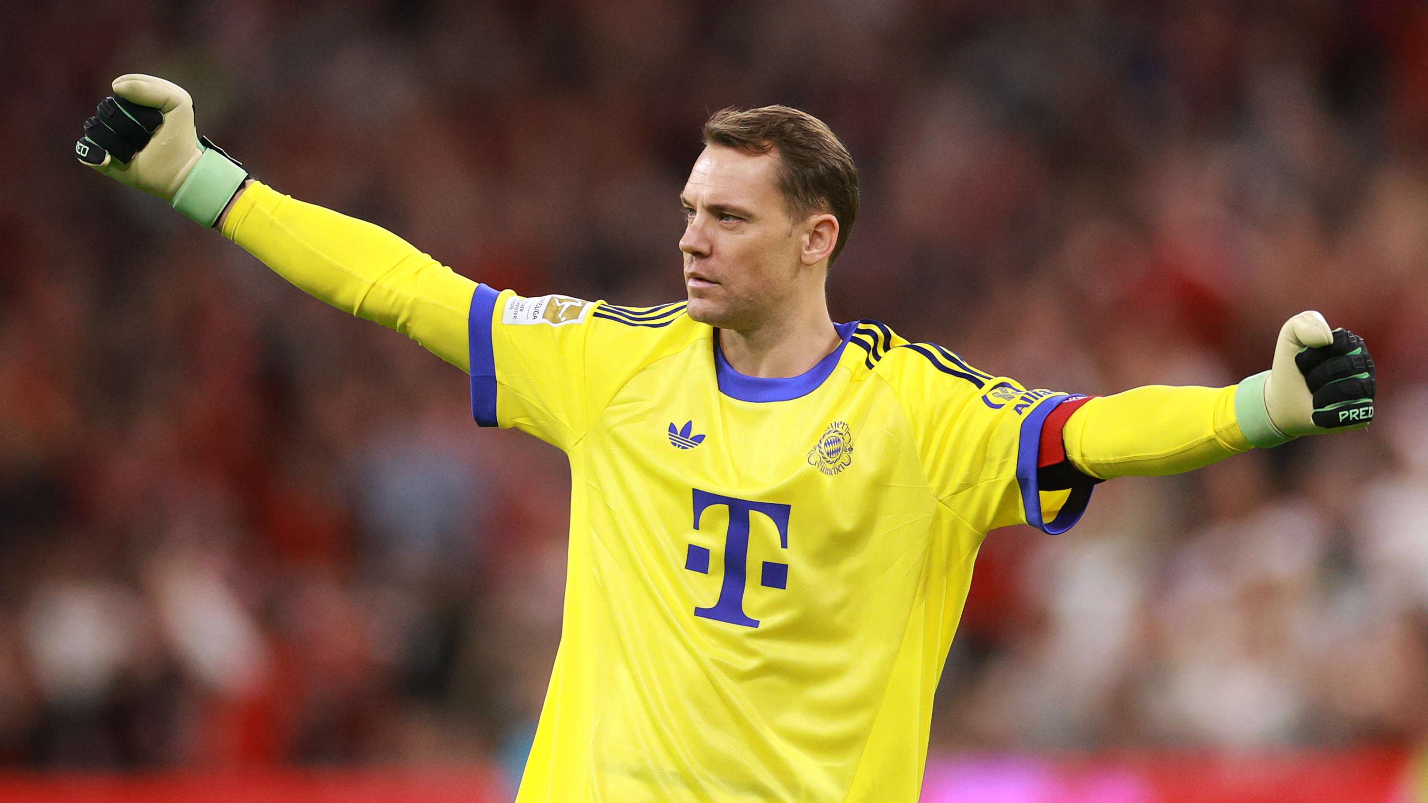 Neuer's heir? Bayern eye shock move for former Arsenal goalkeeper  
