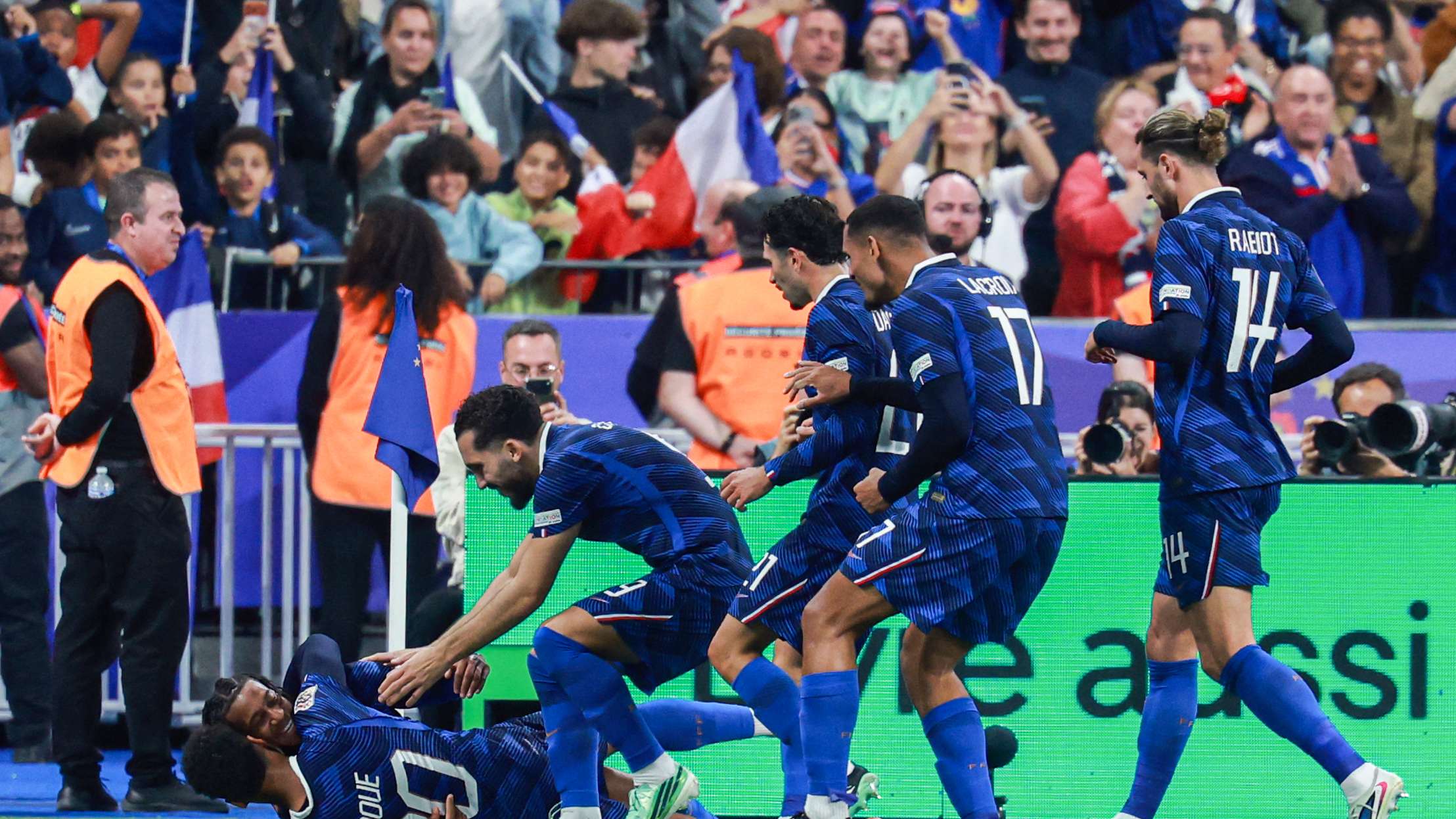 France's comeback opens the record books: Dembélé in a dark tunnel and Olise writes history  