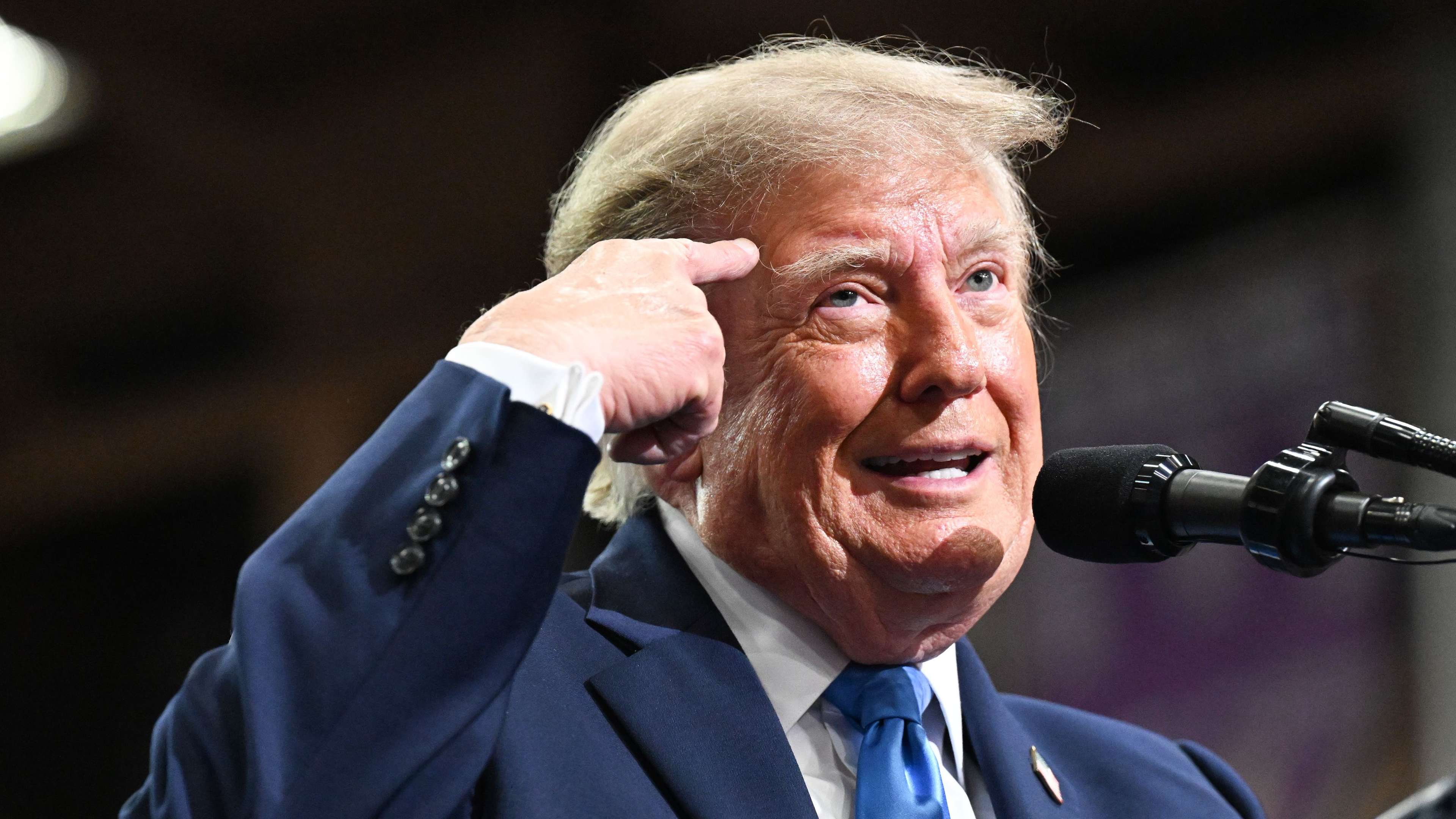 Did Trump intervene to end the war between Ronaldo and Jesus?  