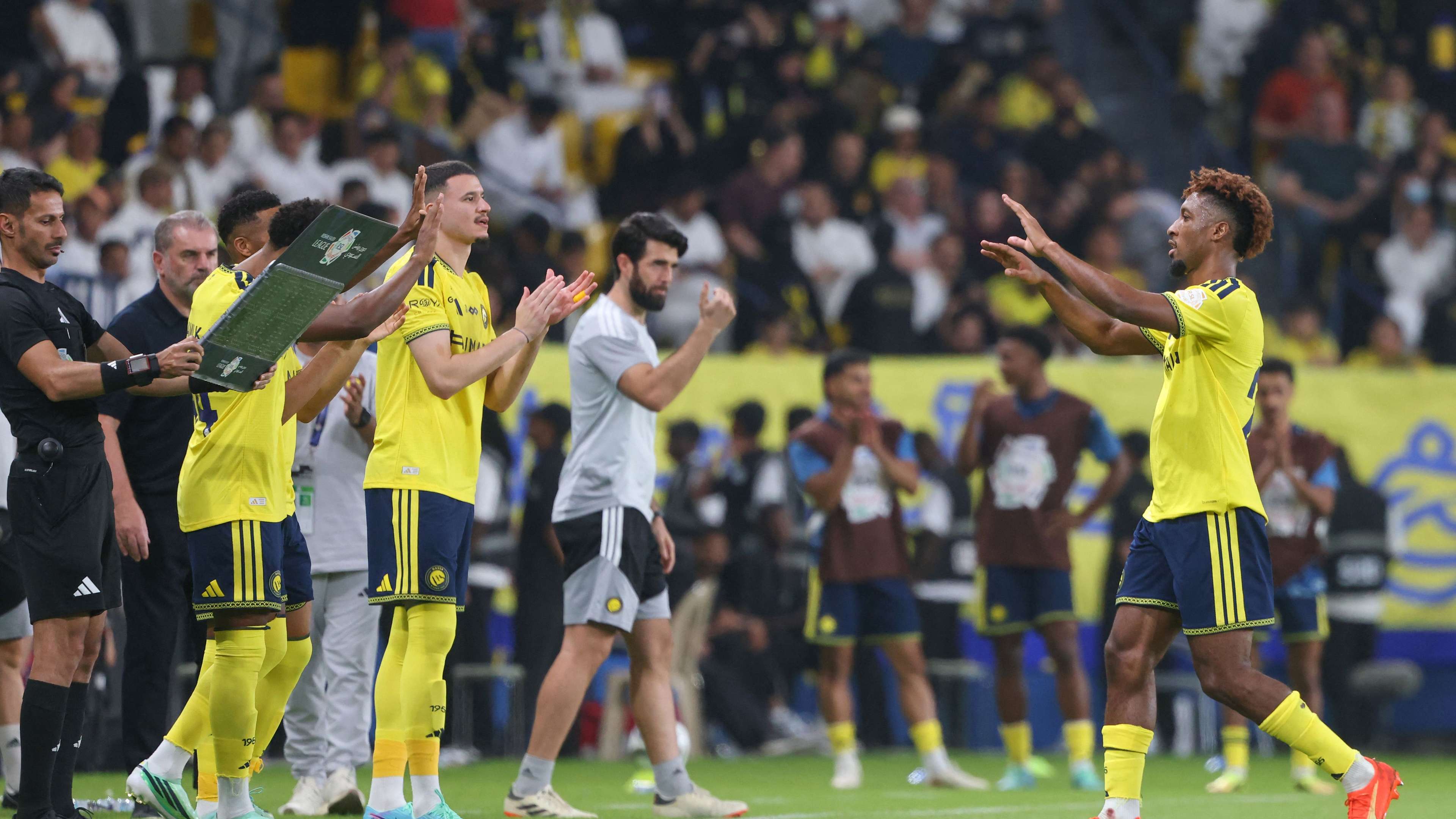 After an hour's delay because of the rocket: Al-Nassr v Nefchi match gets under way in Asia  