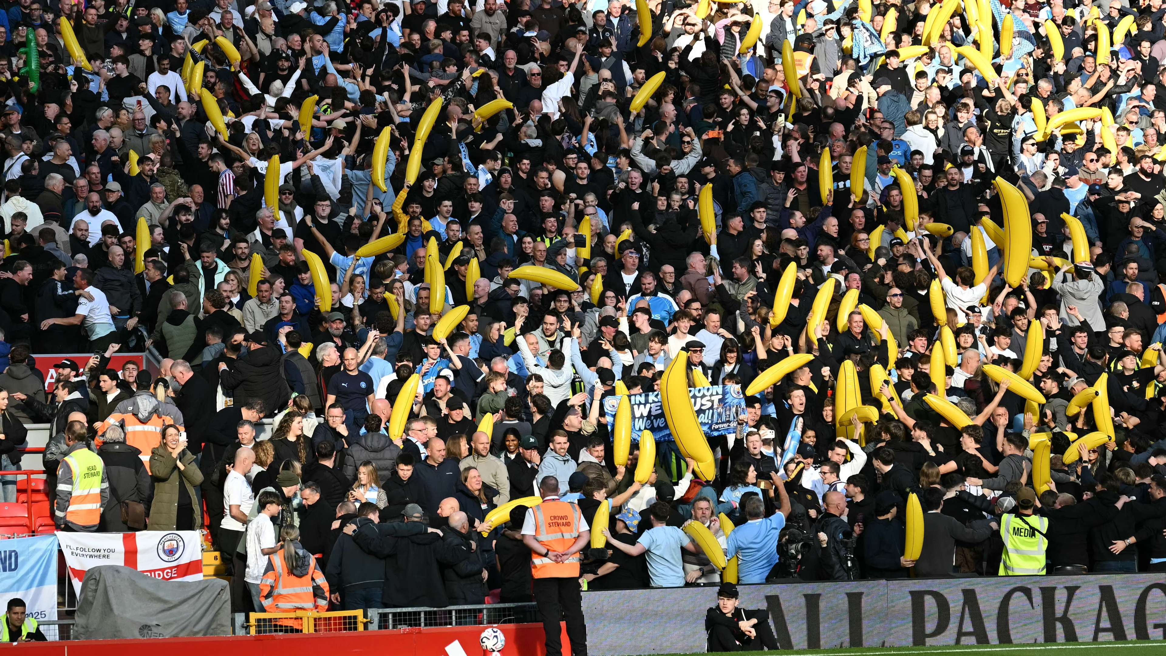 Enzo Maresca calls on Manchester City fans to bring inflatable bananas  