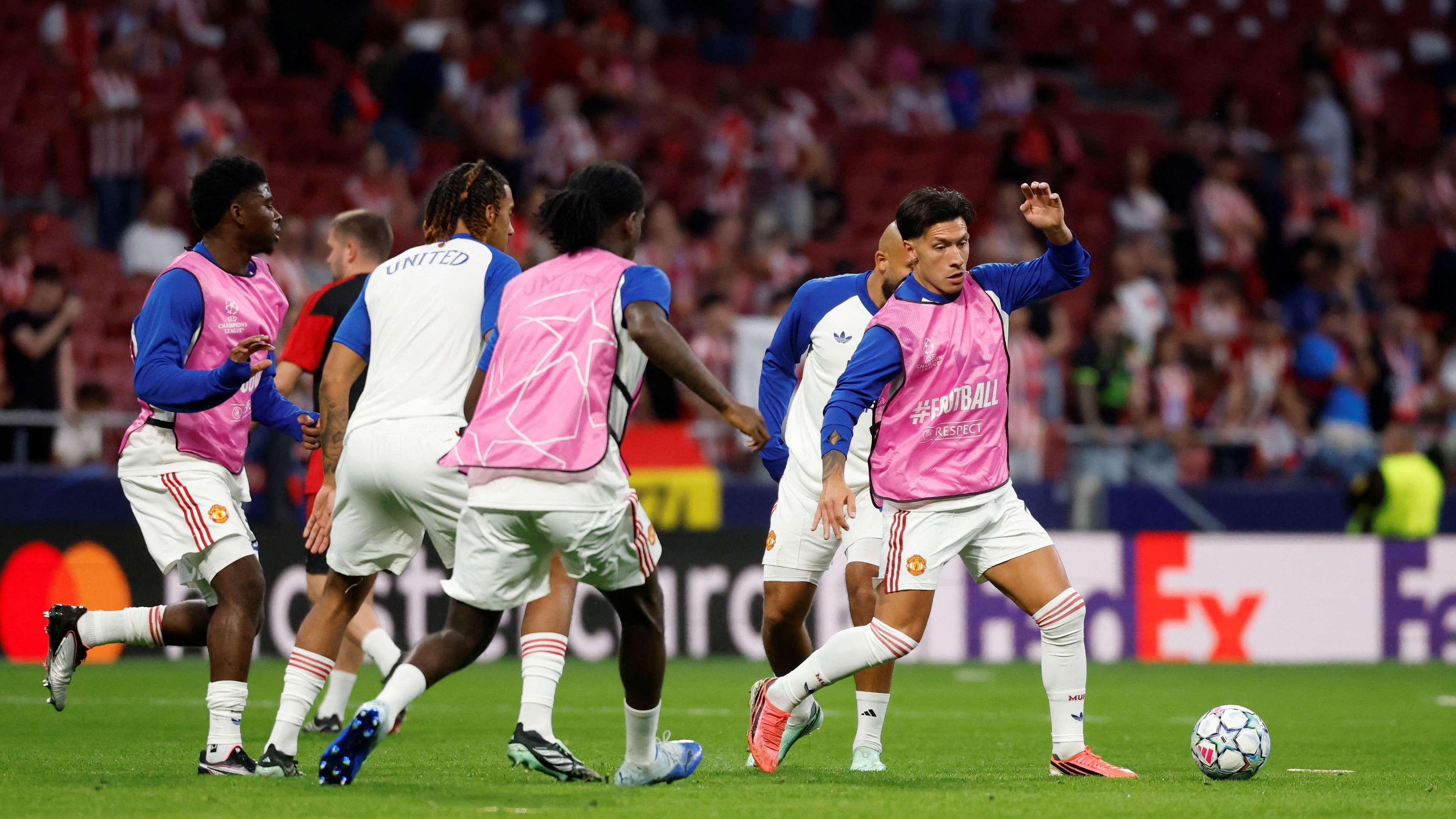 Lisandro Martinez backs down: official apology to Carrick after criticising Manchester United's management  