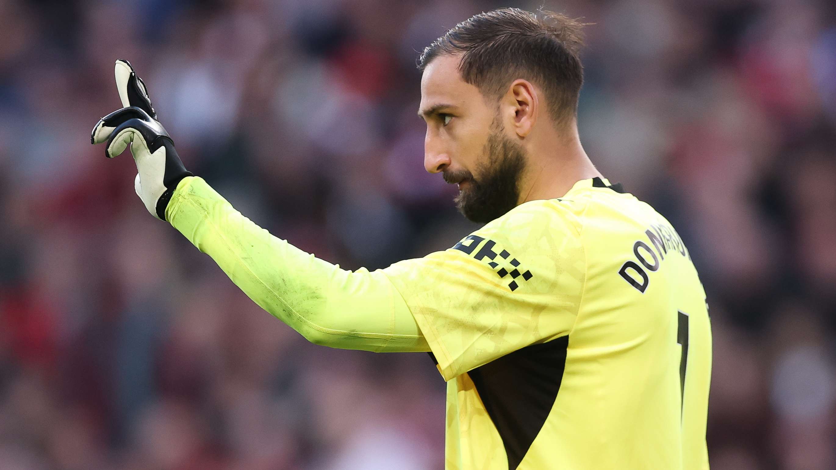 "He called him a cheat": heated row between Donnarumma and a Liverpool fan  