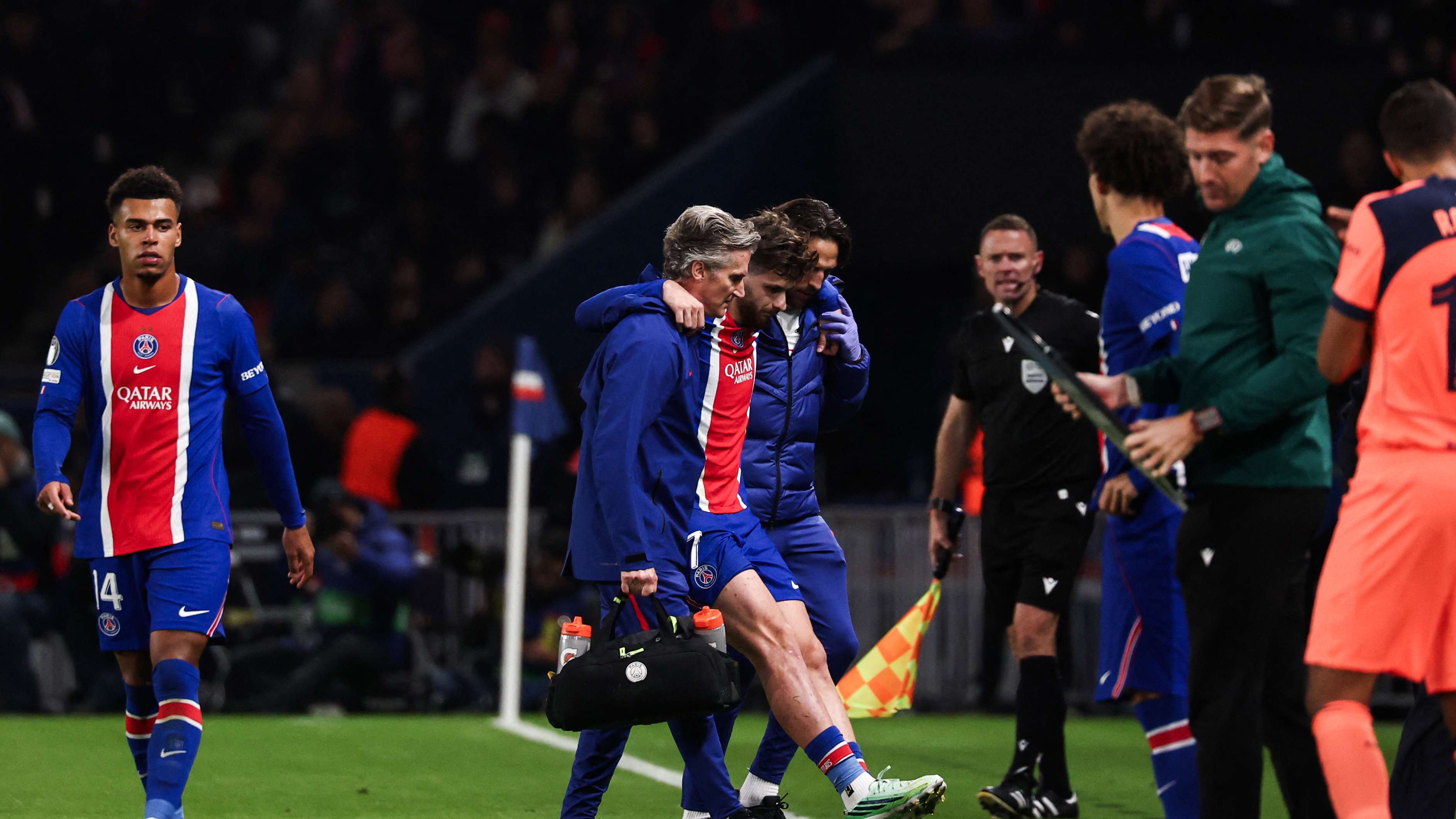 Kvaratskhelia's injury leaves PSG facing a shocking "joker card" that terrifies France  