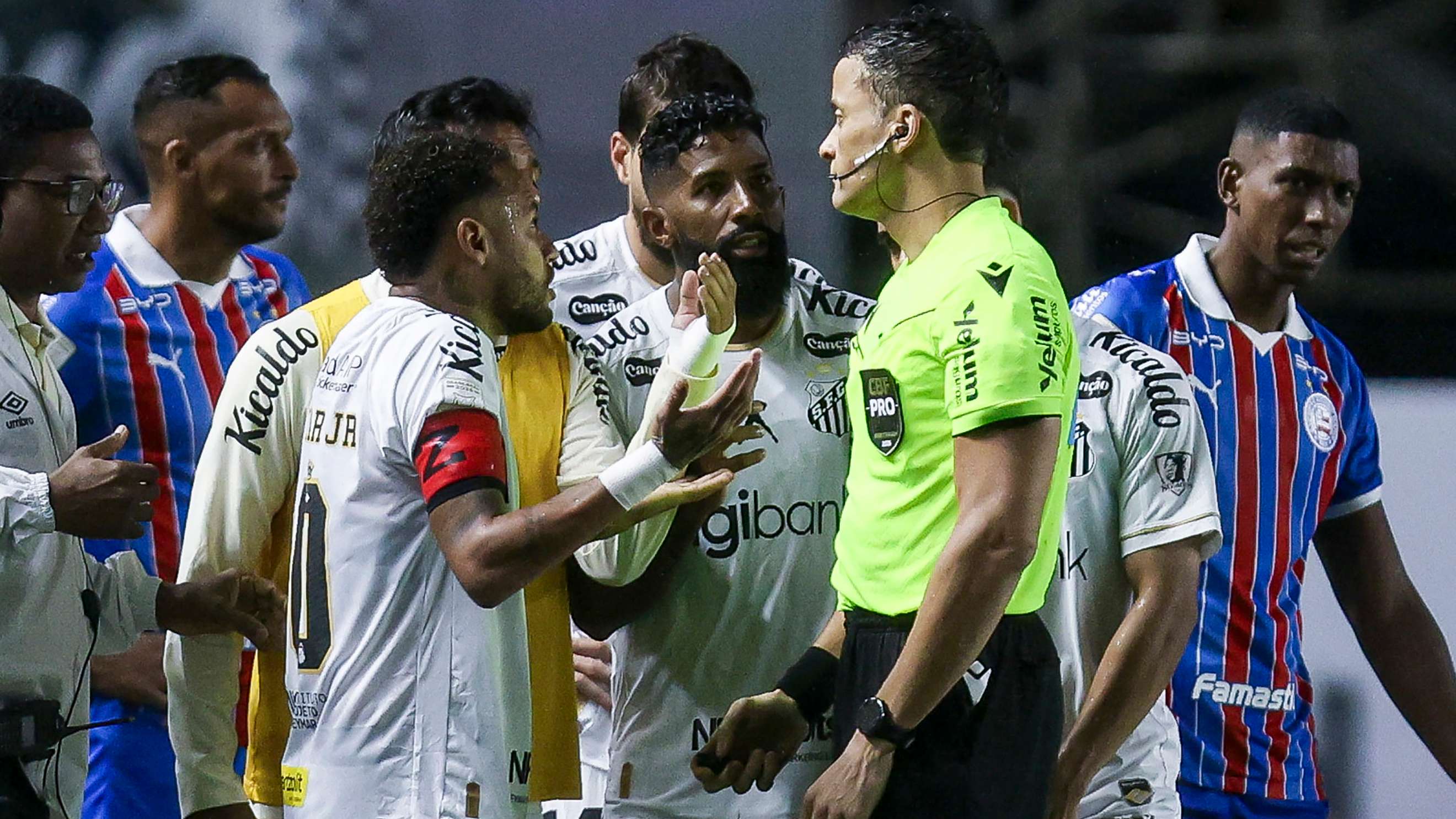 Video: the Vinícius rule lands Neymar in trouble in the Brazilian league  