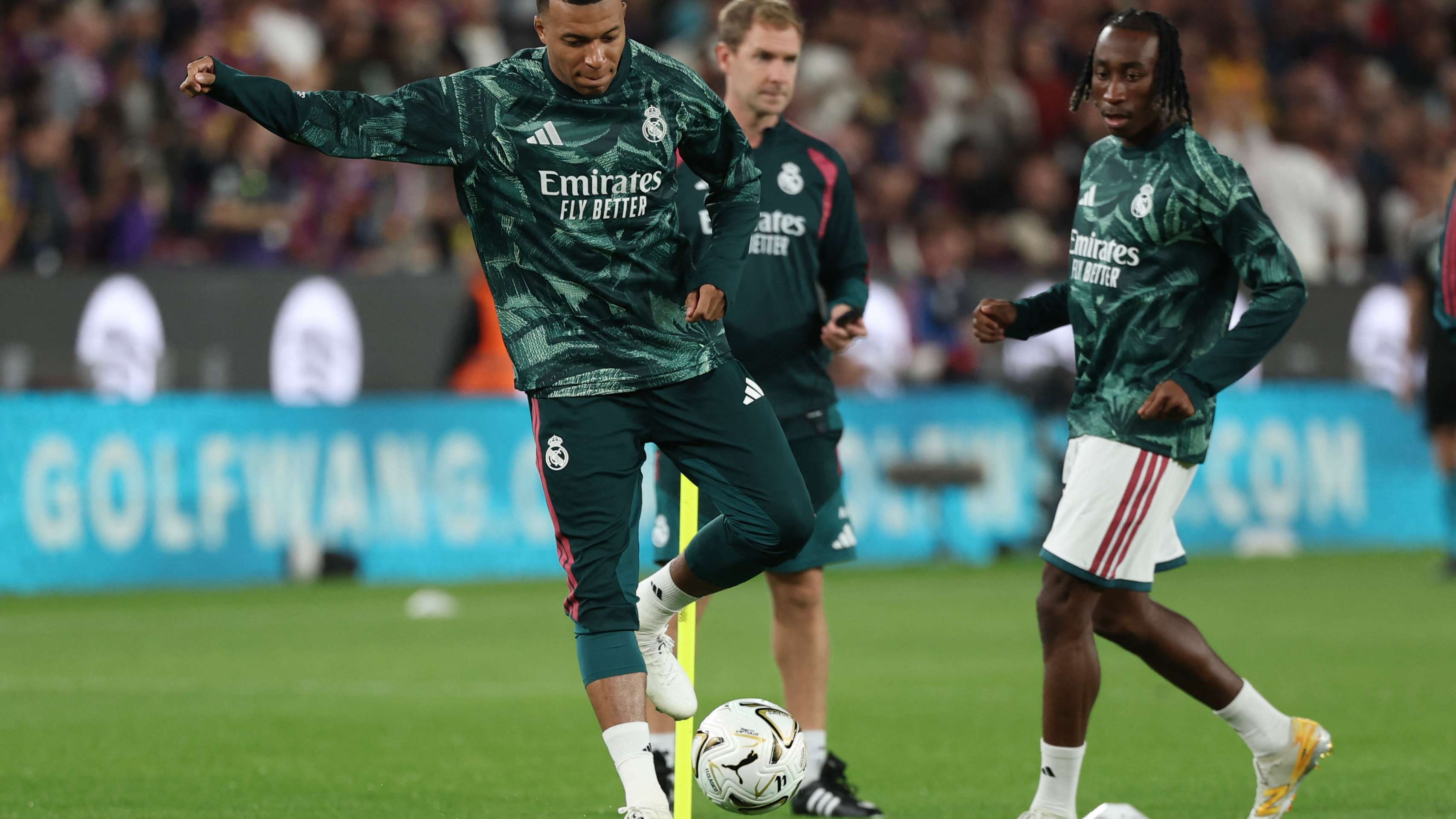 Whistles of anger greet Real Madrid at the Camp Nou before the Clasico kicks off  