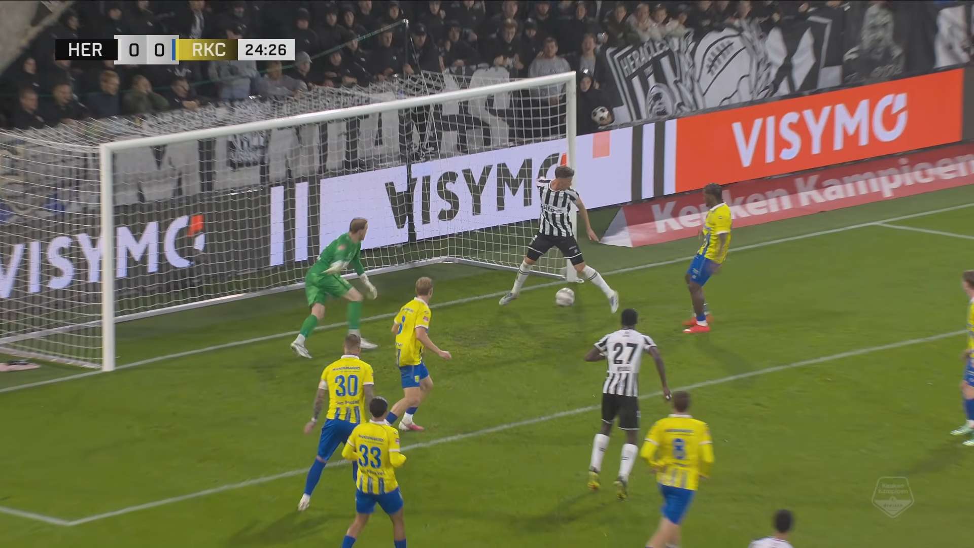 PSV loanee goes viral worldwide with bizarre save behind standing leg  