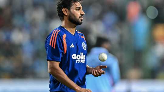 Bhuvneshwar knows 'how to dominate this format' - Shreyas Iyer  