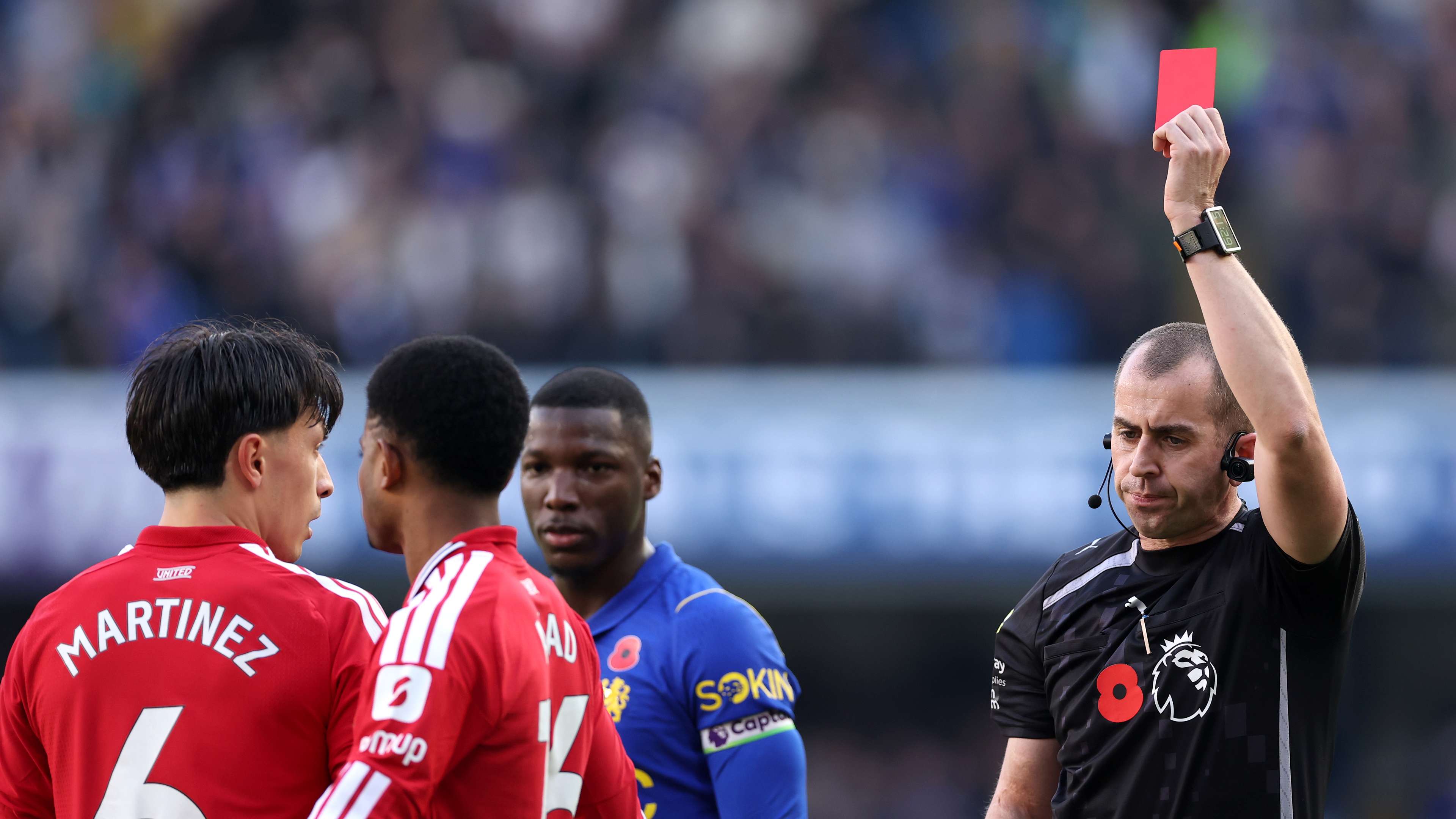 Lisandro Martínez lands Manchester United in trouble and opens the gates of hell for Carrick  